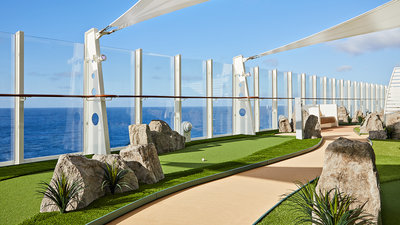 Minigolf auf der AIDAnova