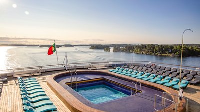 Pool auf der MS Vasco da Gama